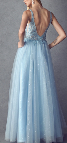 Formal dress - Picture 4 of 6